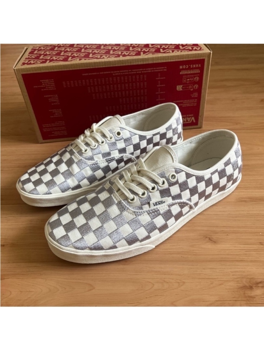 Vans Authentic Lowpro
Embroidered
Check Lunar Rock Women 9.0
US